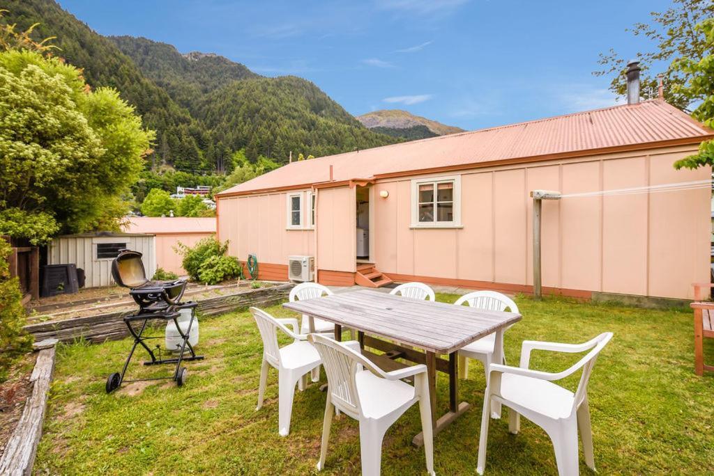 Central Peach - Queenstown Holiday Home Exterior photo