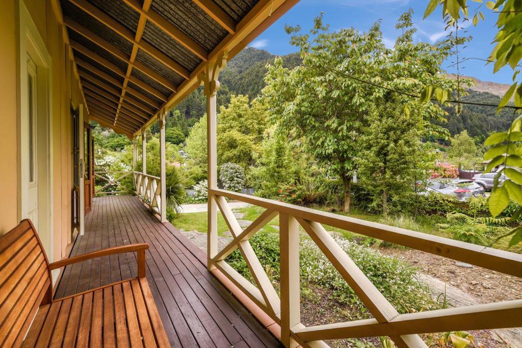 Central Peach - Queenstown Holiday Home Exterior photo