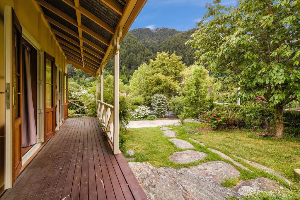 Central Peach - Queenstown Holiday Home Exterior photo