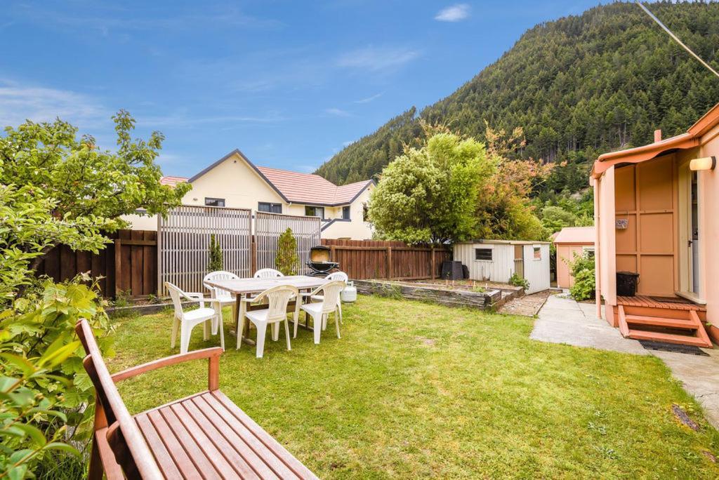 Central Peach - Queenstown Holiday Home Exterior photo